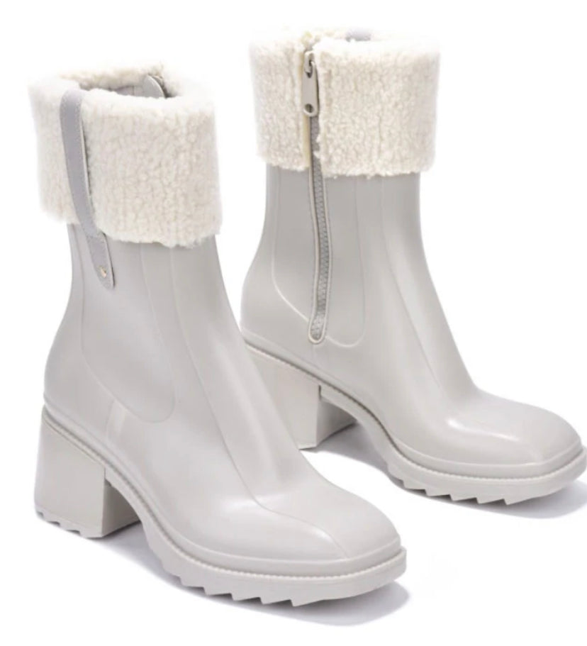 CLEARANCE $25 Grey Rubber Boots